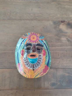 Masque mexicain peint à la main