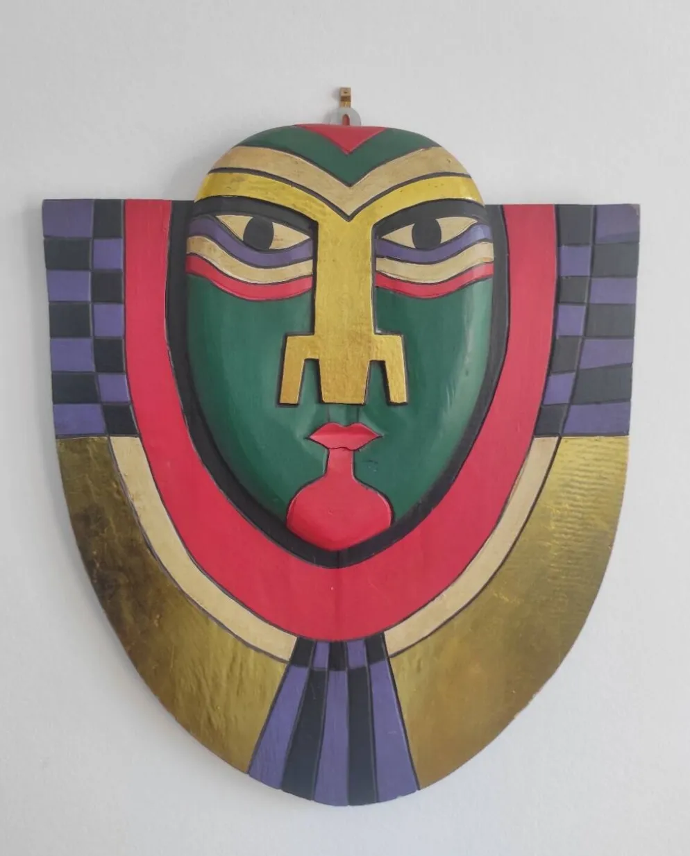 Masque mural artisanal décoratif en bois peint