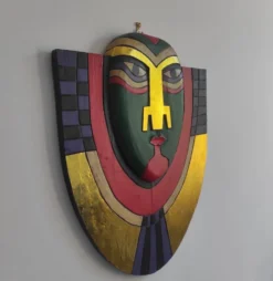 Masque mural artisanal décoratif en bois peint