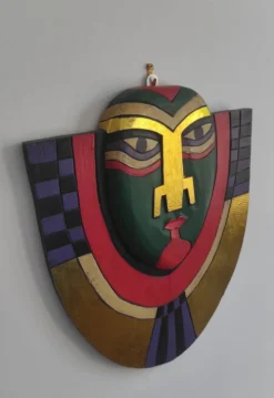 Masque mural artisanal décoratif en bois peint
