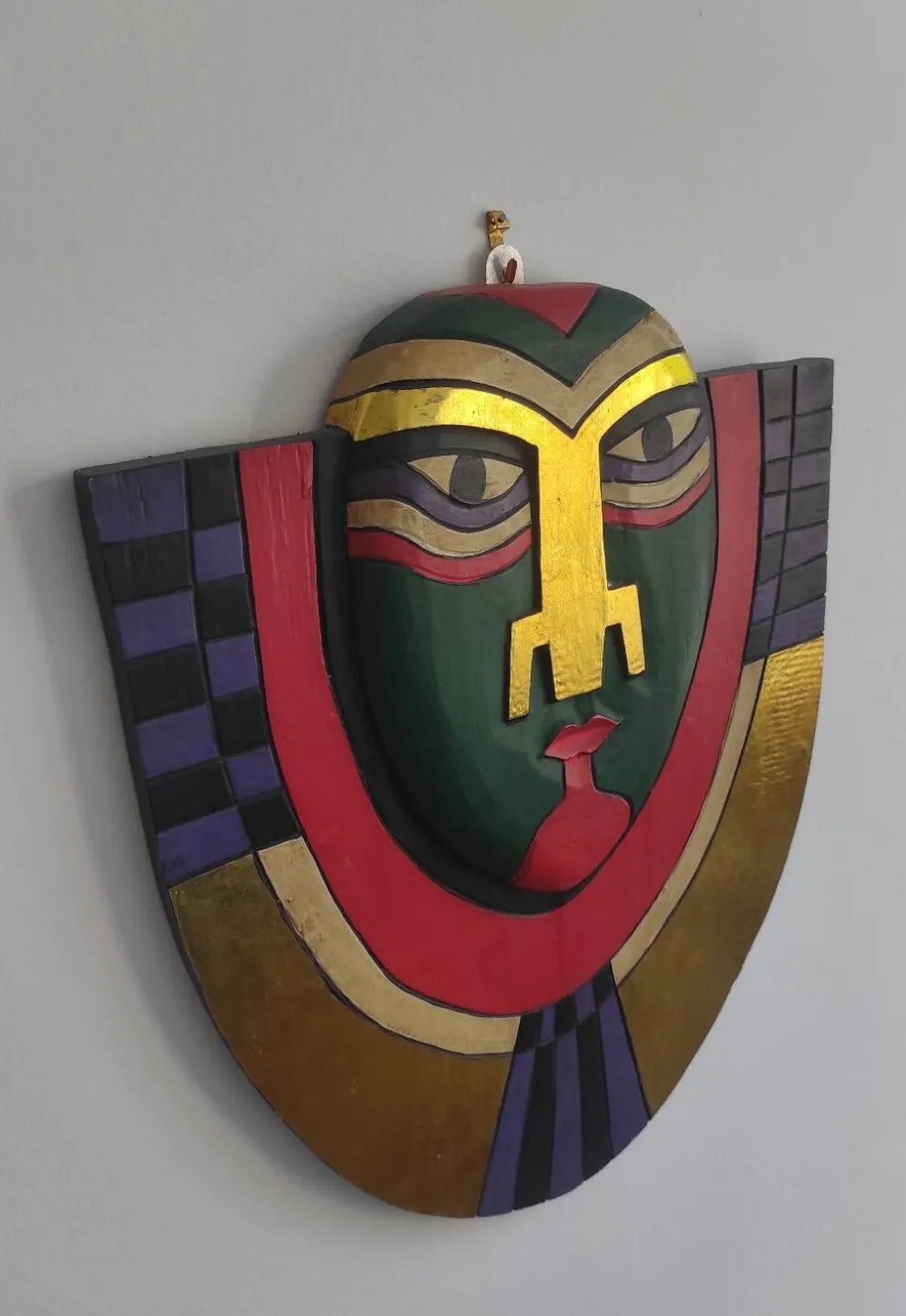Masque mural artisanal décoratif en bois peint