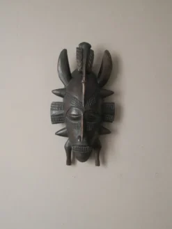 Masque mural bois Art Africain vintage fabrication artisanale objet de décoration ethnique tribal