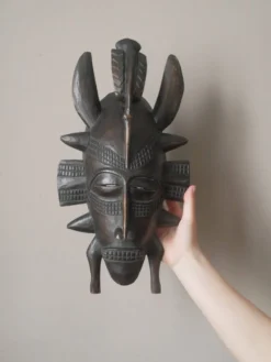 Masque mural bois Art Africain vintage fabrication artisanale objet de décoration ethnique tribal