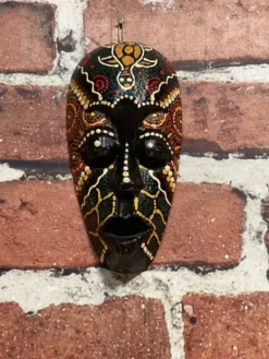 Masque mural en bois