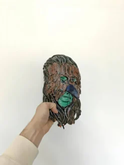 Masque mural en terre cuite