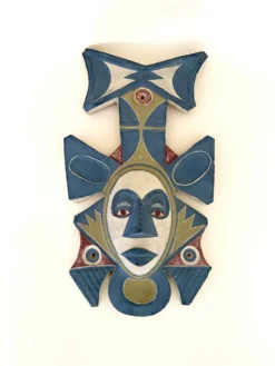 Masque mural en terre cuite peinte