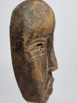 Masque passeport Dan ancien en bois sculpté 15 cm, avec support