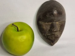 Masque passeport, Dan en bois patiné – Côte d’Ivoire, XXe siècle, 13 cm