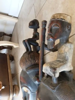 Masques en bois sculptés Mblo Baule d'Afrique de l'Ouest (1970-1980)