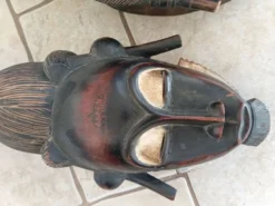 Masques en bois sculptés Mblo Baule d'Afrique de l'Ouest (1970-1980)