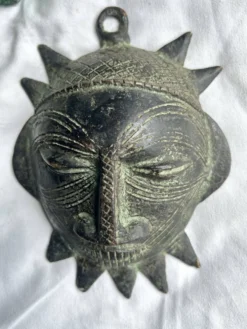 Masque Tikar en Bronze Fekima– Masque de Divinité | Art Africain