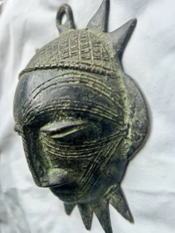 Masque Tikar en Bronze Fekima– Masque de Divinité | Art Africain