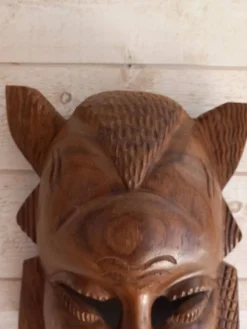 Masque tribal/ africain en bois