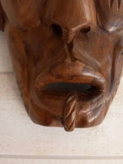Masque tribal/ africain en bois