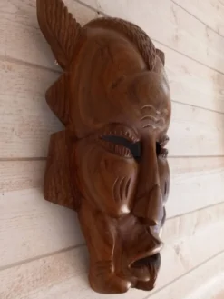 Masque tribal/ africain en bois