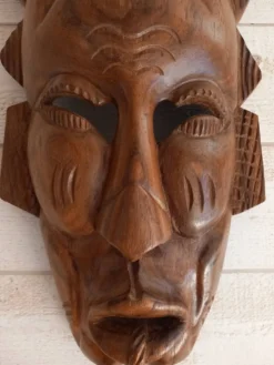 Masque tribal/ africain en bois