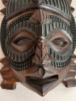 Masque tribal en bois