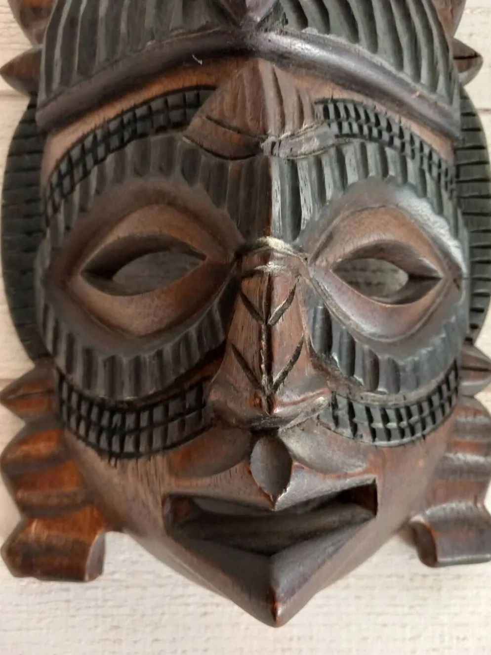 Masque tribal en bois