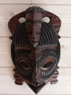 Masque tribal en bois