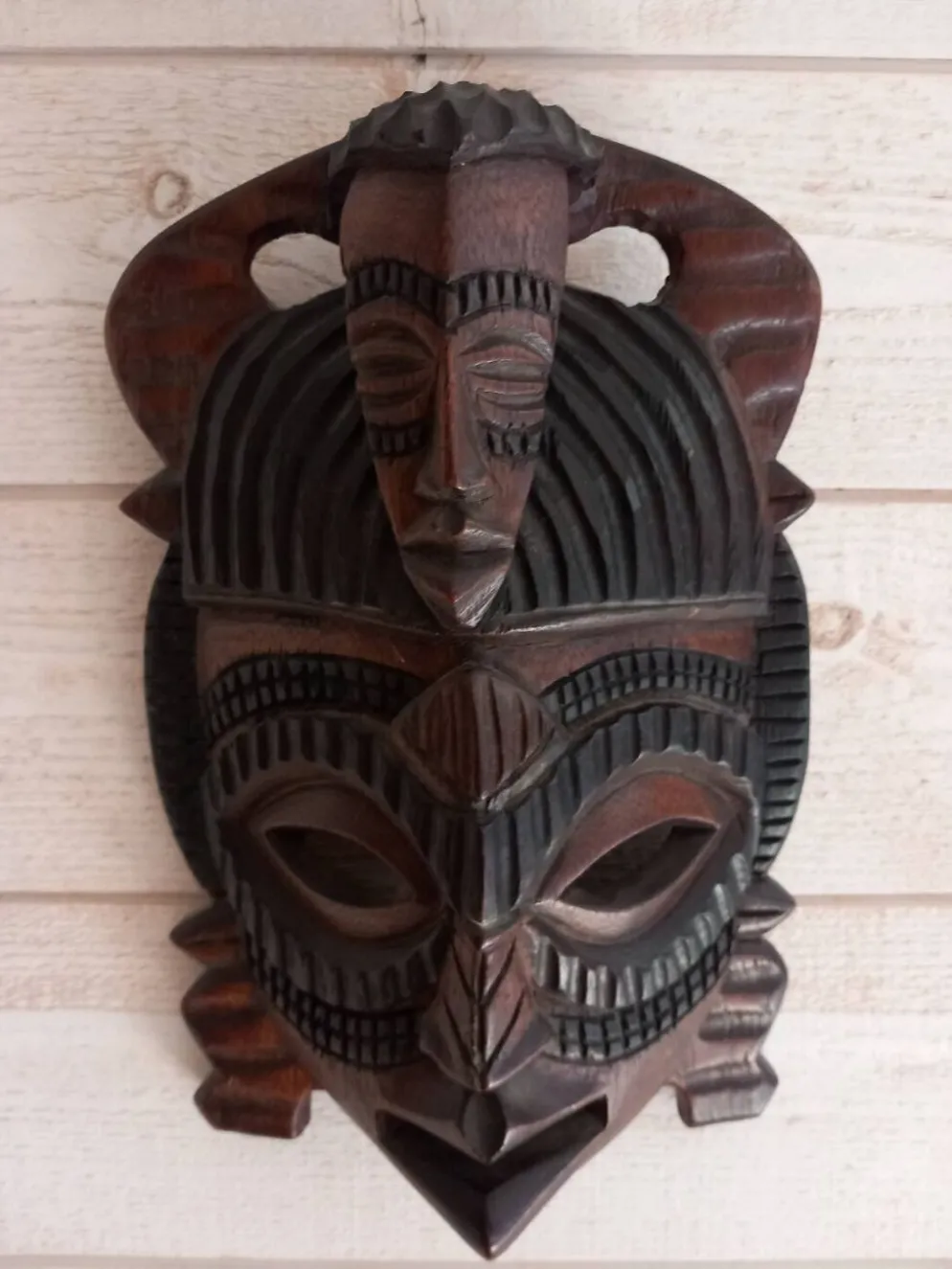 Masque tribal en bois