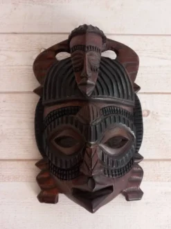 Masque tribal en bois
