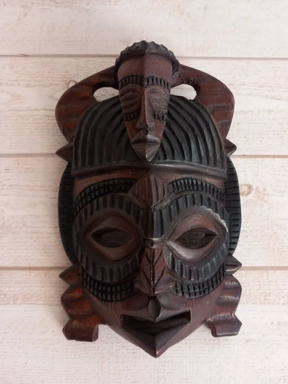 Masque tribal en bois
