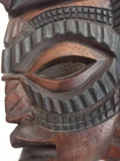 Masque tribal en bois