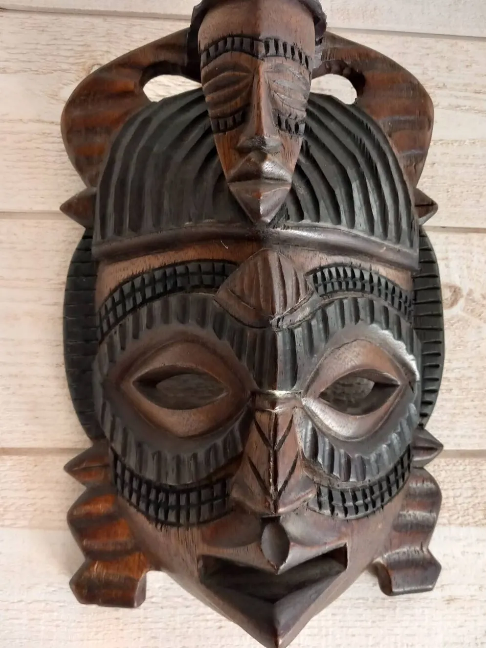 Masque tribal en bois