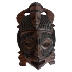Masque tribal en bois