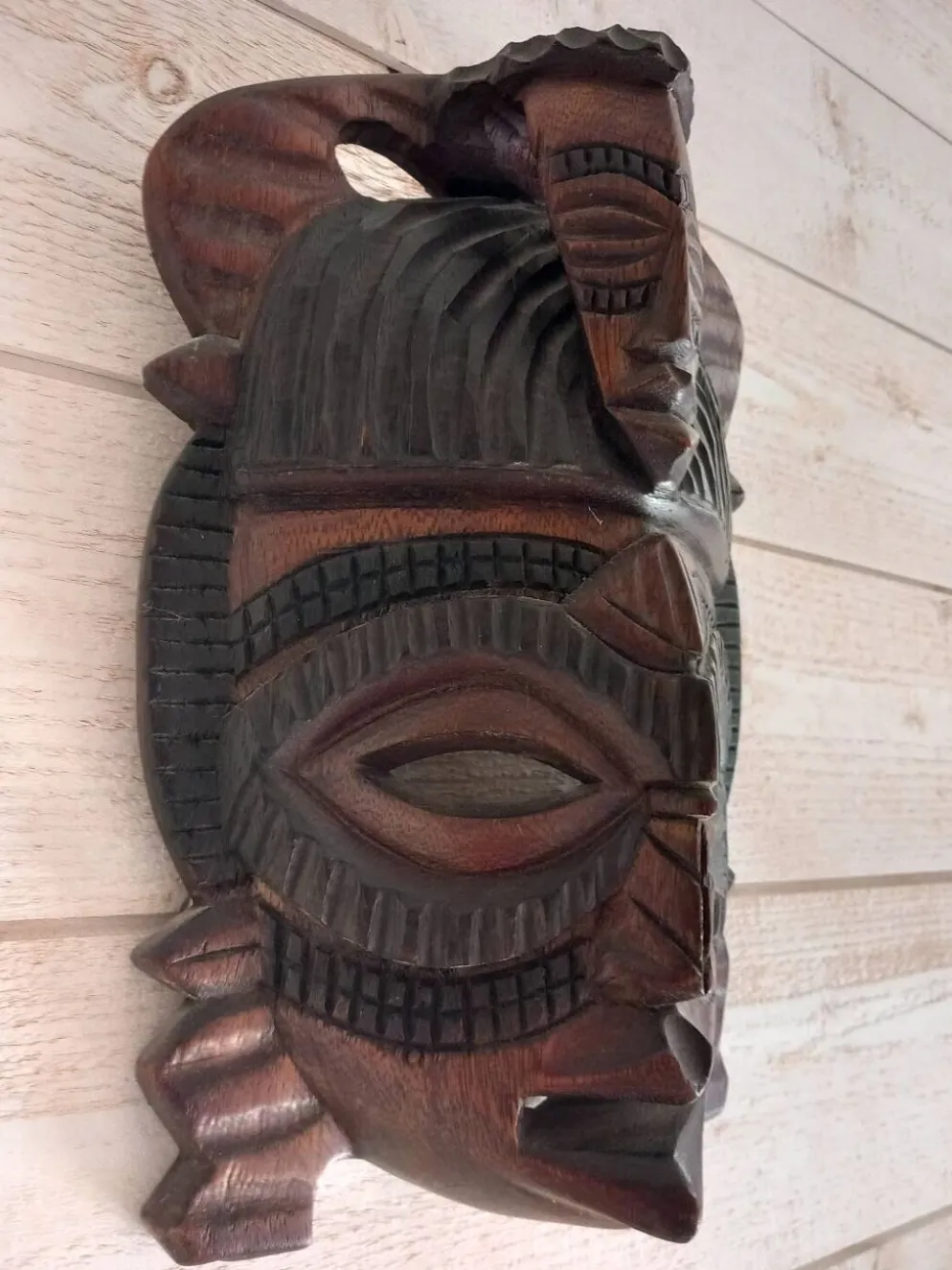 Masque tribal en bois