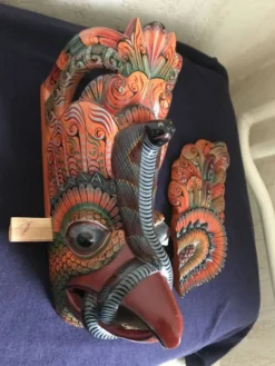 Masque triptyque en bois
