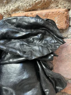 Masque vintage visage de femme en cuir