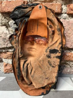 Masque vintage visage de femme en cuir