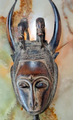 Masque Yohoure Lomane du groupe 