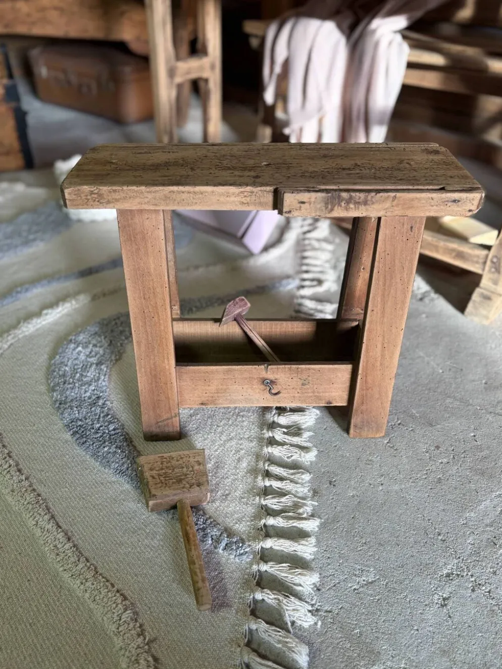 Mini établi enfant en bois avec outils