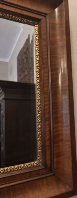 Miroir ancien à biseau dans un cadre en noyer, vers 1850