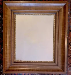 Miroir ancien à biseau dans un cadre en noyer, vers 1850