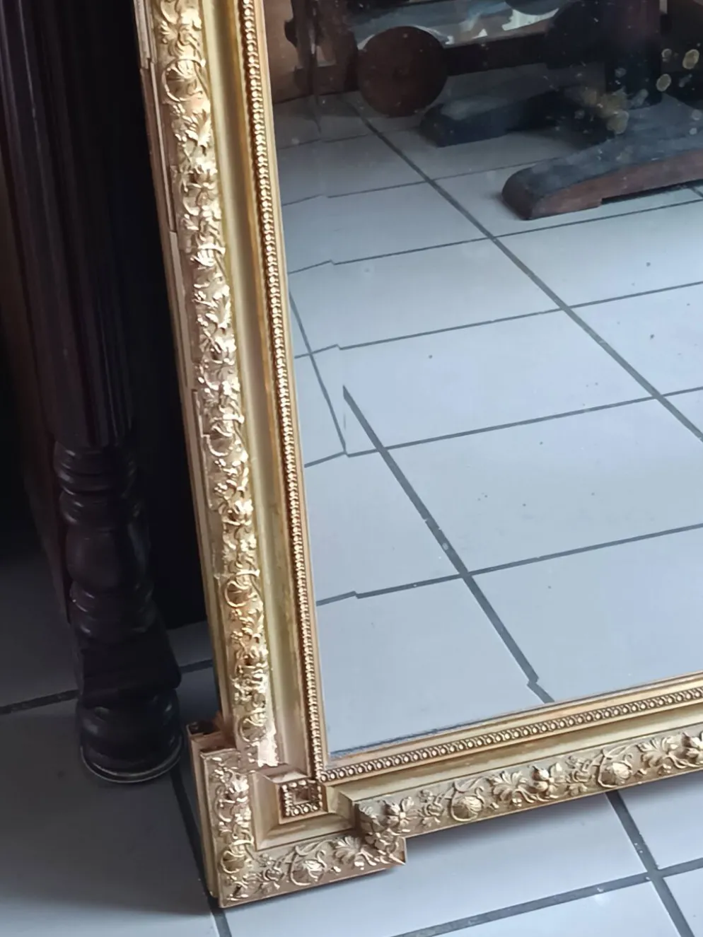 Miroir ancien bois et stuc doré néo Louis XVI