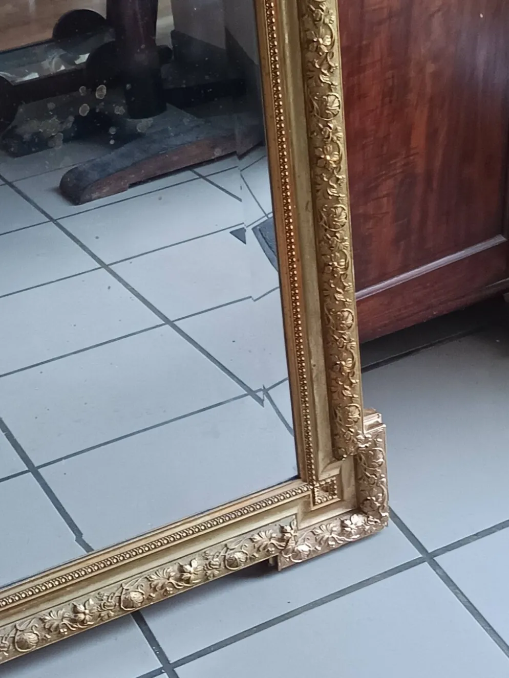 Miroir ancien bois et stuc doré néo Louis XVI