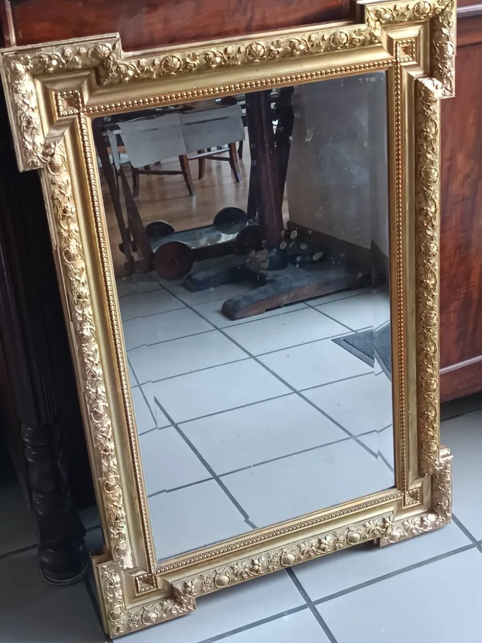 Miroir ancien bois et stuc doré néo Louis XVI