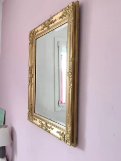 Miroir ancien doré richement sculpté
