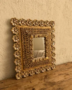 Miroir ancien en bois doré