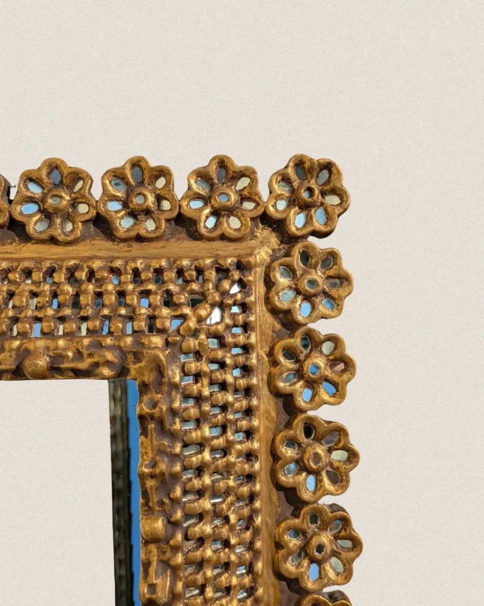 Miroir ancien en bois doré