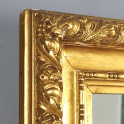 Miroir ancien en bois sculpté et doré, Italie, XXe siècle