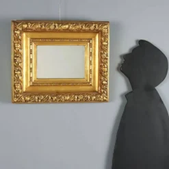 Miroir ancien en bois sculpté et doré, Italie, XXe siècle