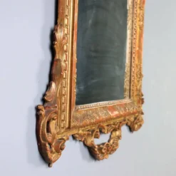 Miroir ancien en bois sculpté et doré, Italie, début XXe siècle