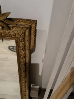 Miroir ancien style Napoléon III à fronton aux lauriers