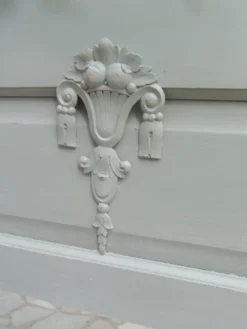 Miroir ancien, trumeau peint en vert de gris.