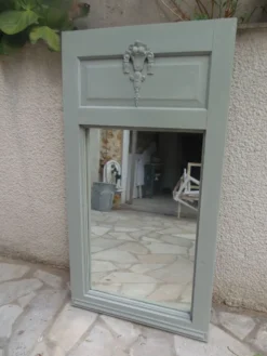 Miroir ancien, trumeau peint en vert de gris.