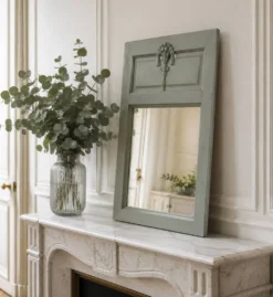 Miroir ancien, trumeau peint en vert de gris.